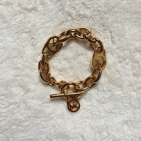 Michael Kors Fulton Toggle Link Gold Bracelet - Picture 6 of 7